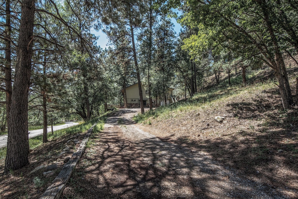 Tis Holiday Haus by Ruidoso Vacation Rentals