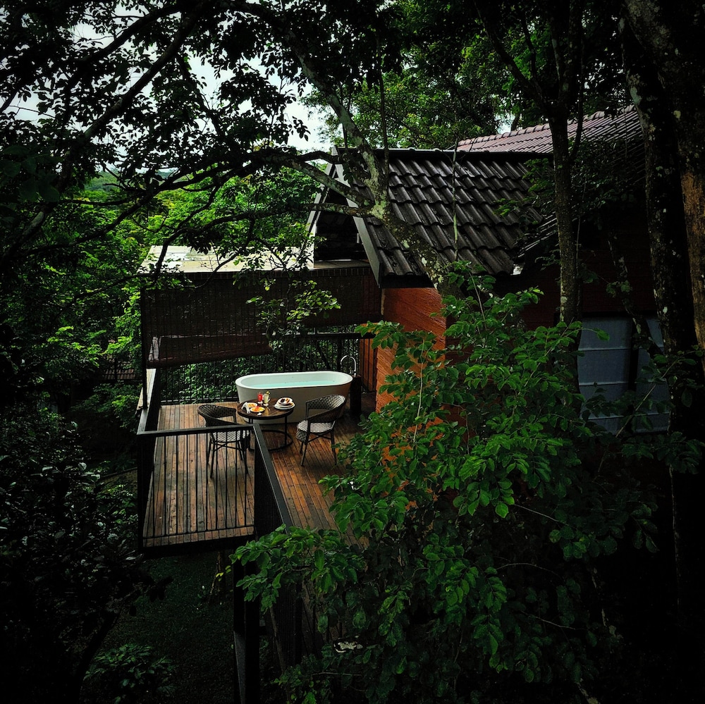 Crystal Kuruva Nature Resort & Spa