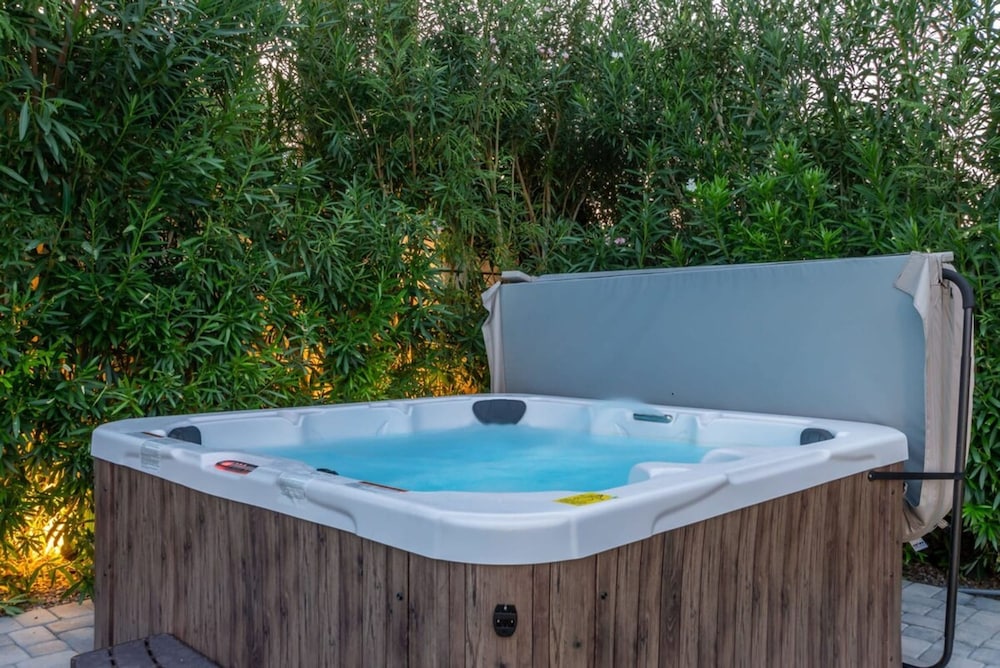 Ochenta Modern Retreat Htd Pool Spa Putt Grn Gym