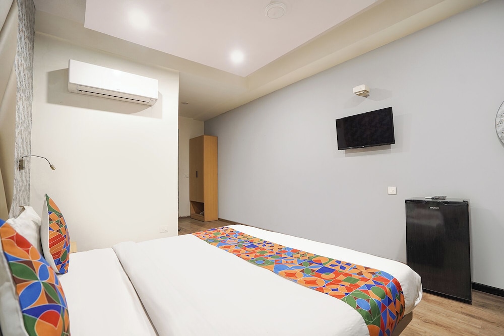 FabHotel Novis Stayz