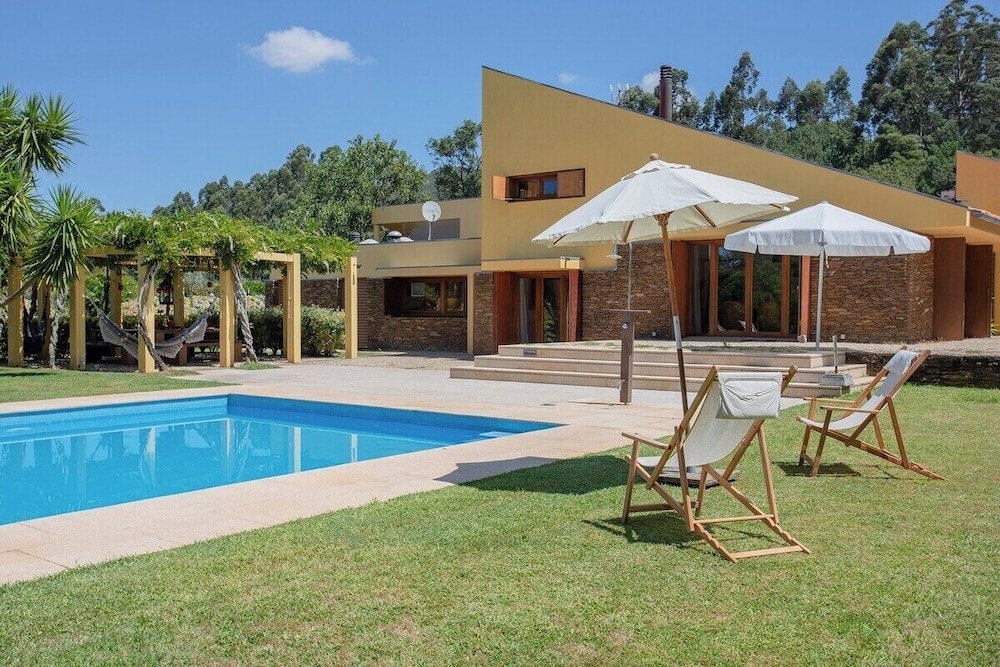 Liiiving in Caminha Countryside Pool House