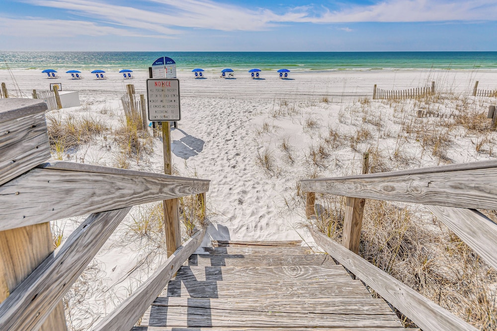 Waterfront Fort Walton Beach Condo: Pool Access!