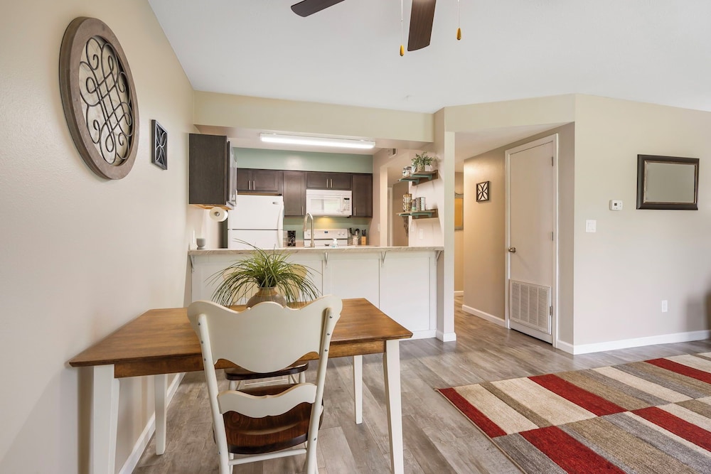 Greenside Retreat - Pointe Royale