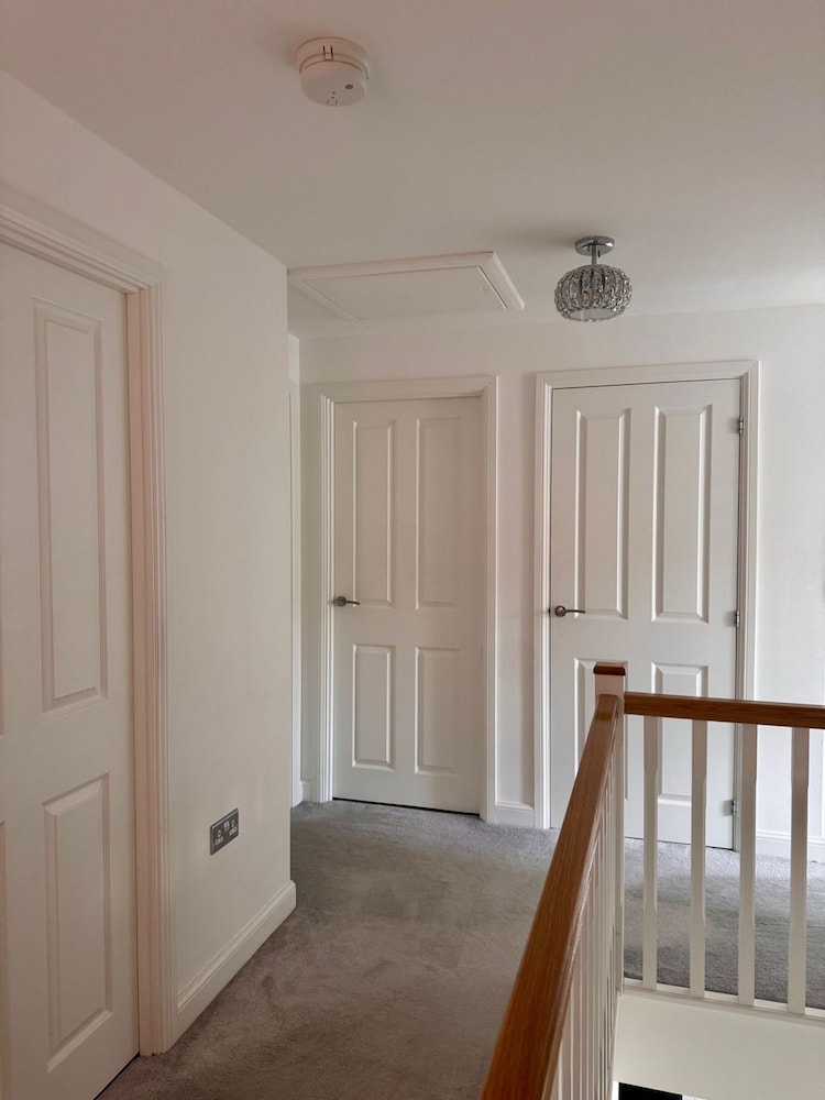 Luxurious Majestic 4 Bedroom- Free Parking