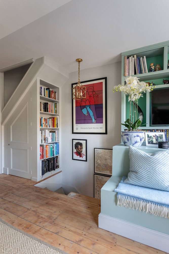 Royal Crescent Mews by Onefinestay