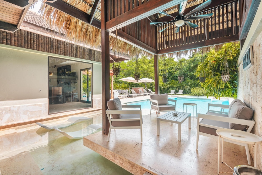 Mesmerizing Villa With Jacuzzi Maid in Cap Cana