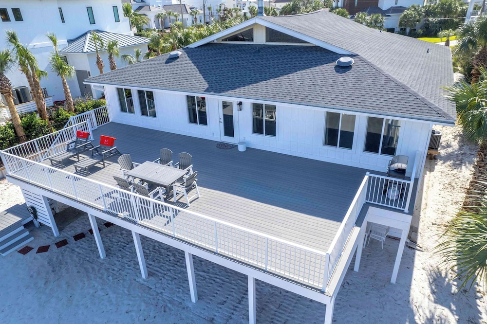 Harbor Seahorse - Outdoor Deck & Boat Dock