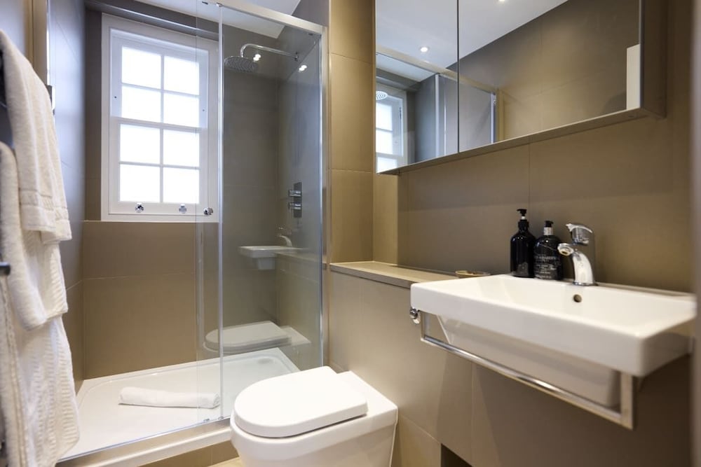 The Chelsea Square Crib - Bright 1bdr Flat