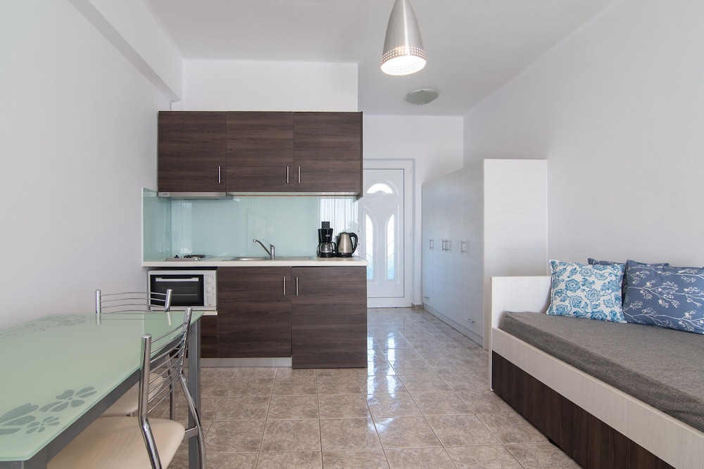 Mythos apartments