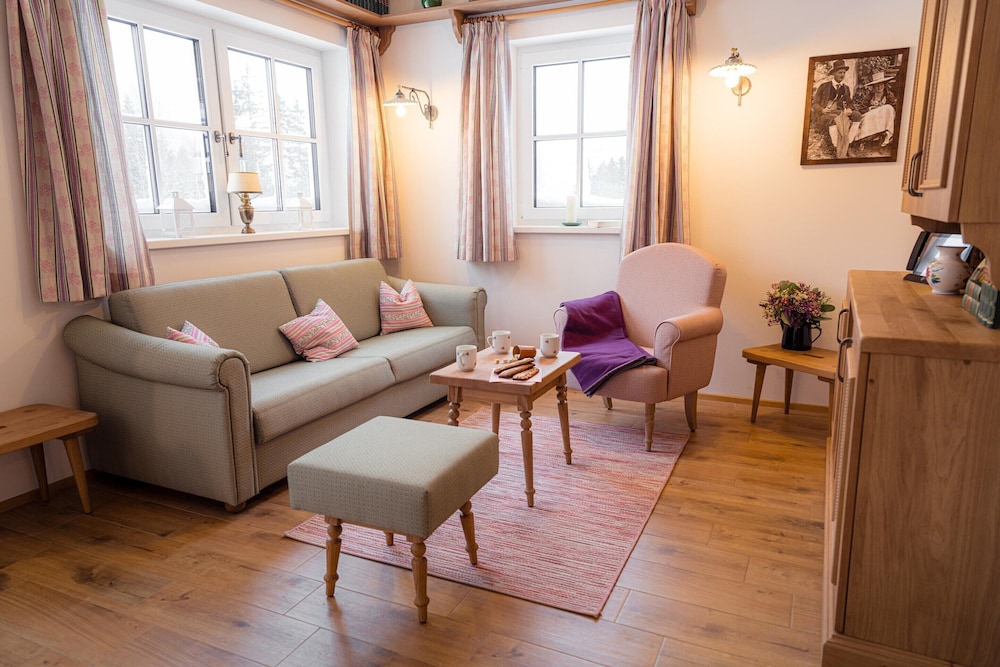 Chalet by Grundlsee Near Ski Slopes