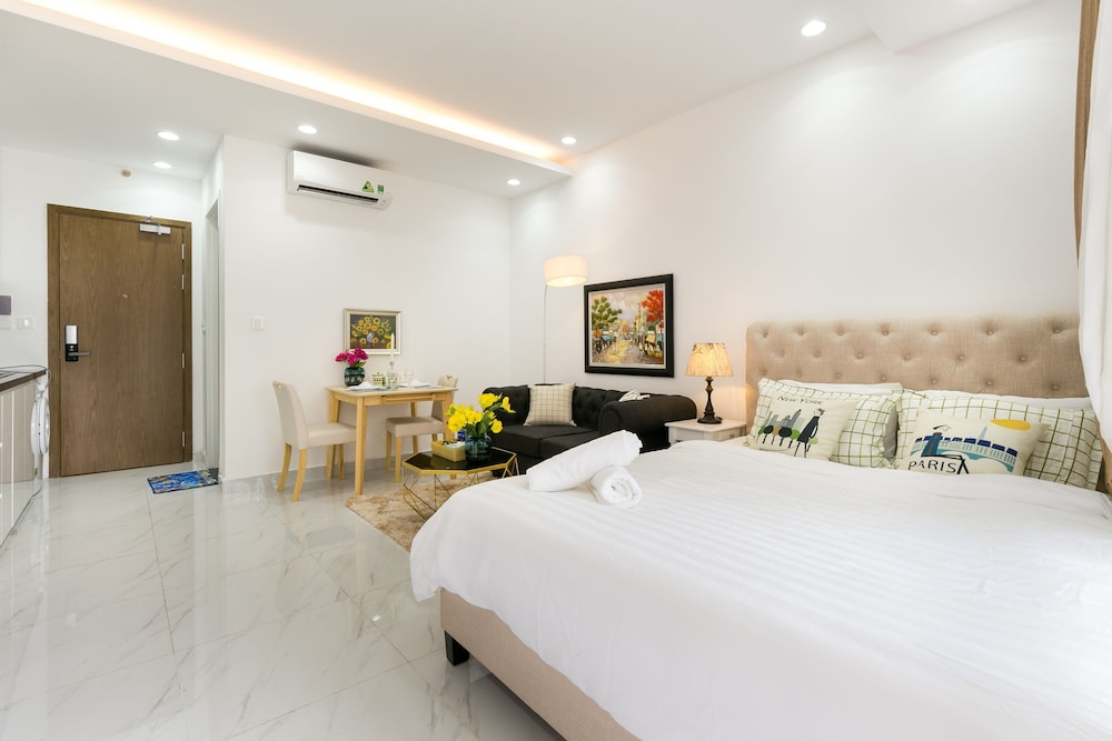 Jennifer House - Millenium Apartment