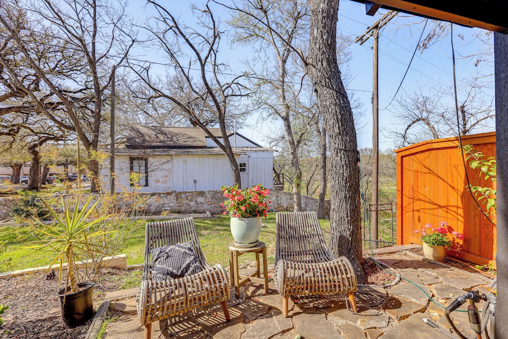 Creekside Cottage w/ Deck & Hot Tub in Belton