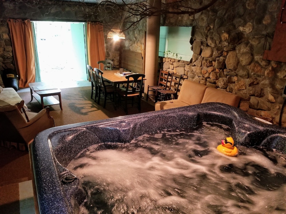 Bear Creek Lodge and Cabins in Helen Ga - Pet Friendly, River on Property, Walking Distance to downtown Helen