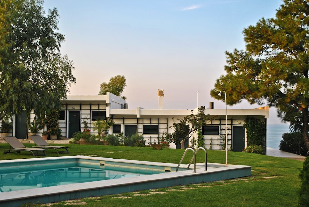Angelbay Bungalows