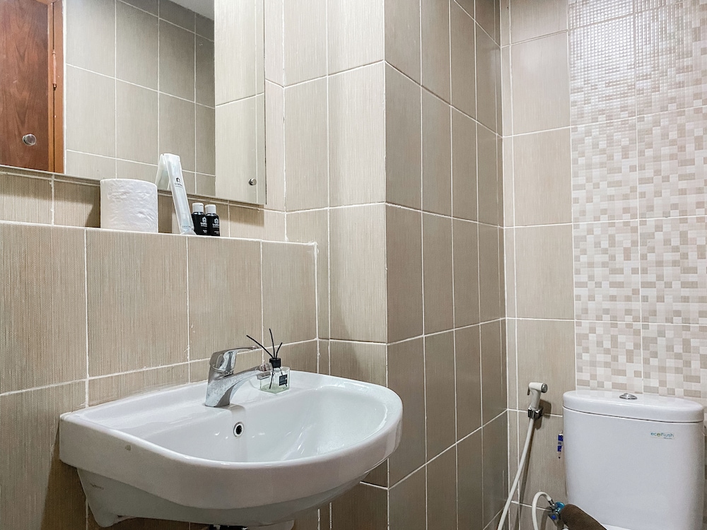 Comfy And Homey Studio At Enviro Apartment