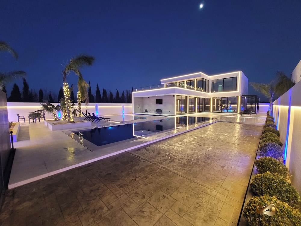 La Mirage Group Villas