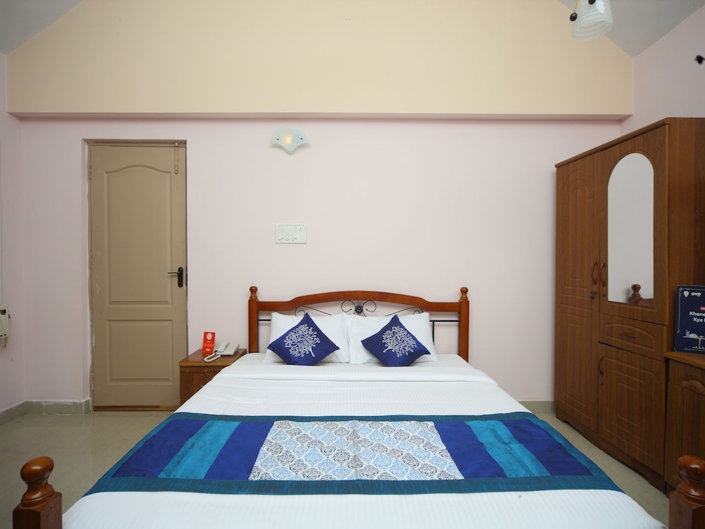 OYO 15517 Kms House