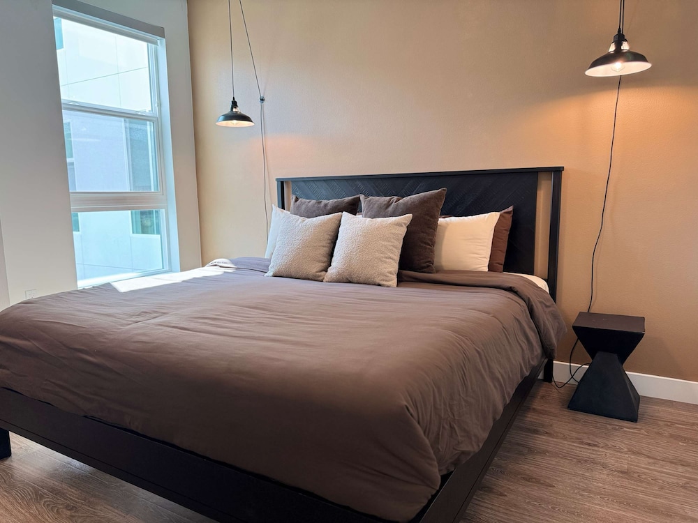 Luxury Stay Near Disneyland Pool Gym Free Parking