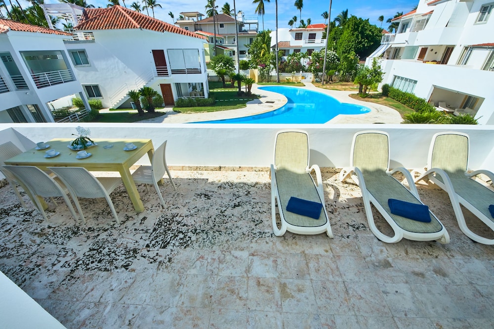 Los Corales Beach Village