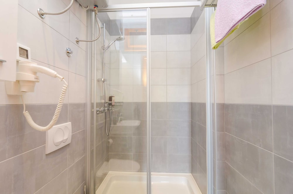 Rooms Lovrijenac