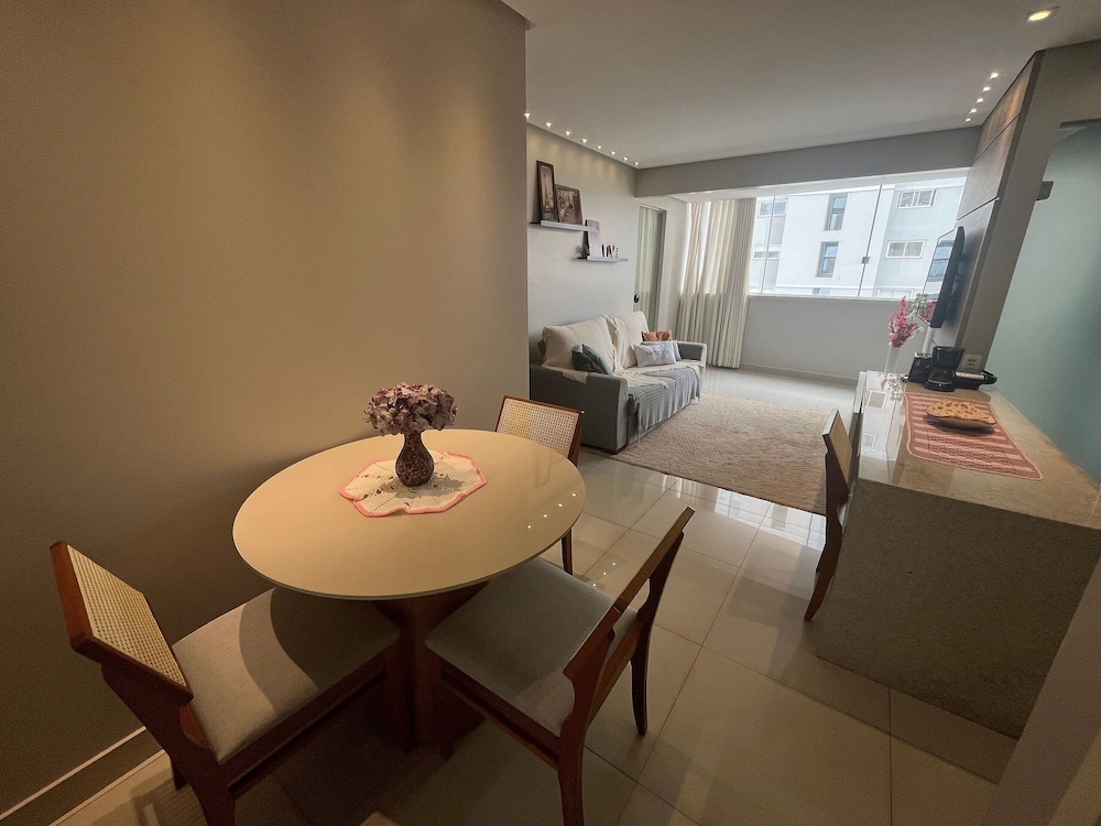 2brs apt 950 m fr/ Flamboyant Mall Unq1104