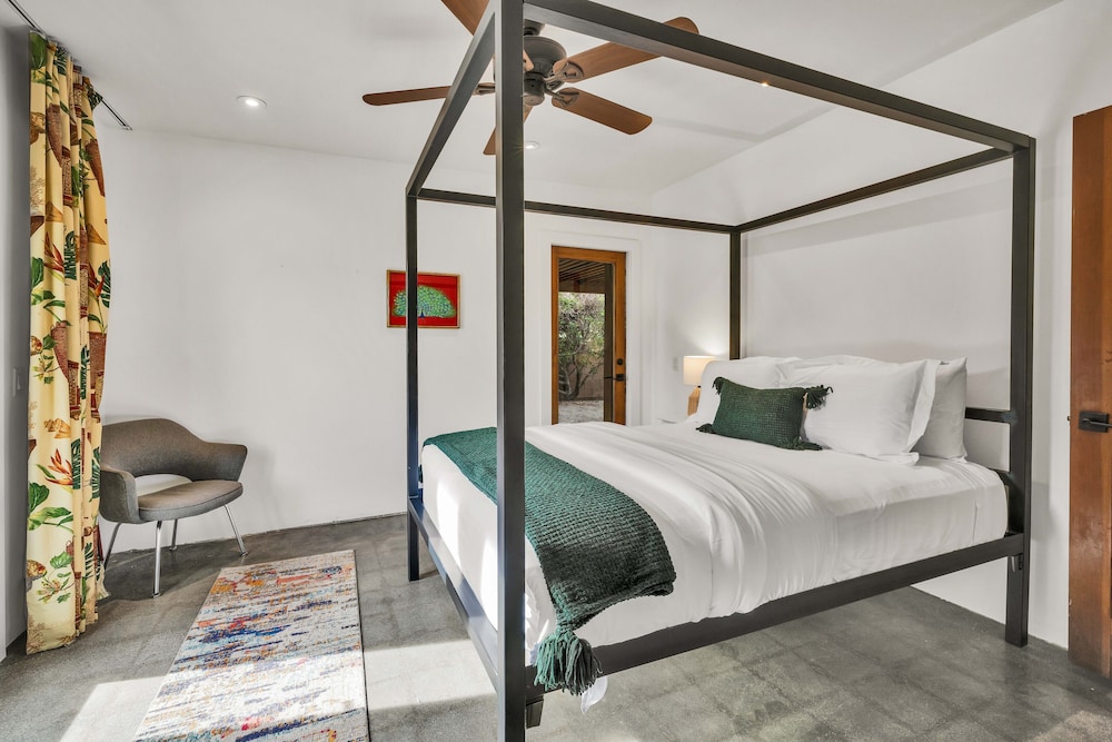 Mid-Century Elegance & Fun in Tahquitz River Estates