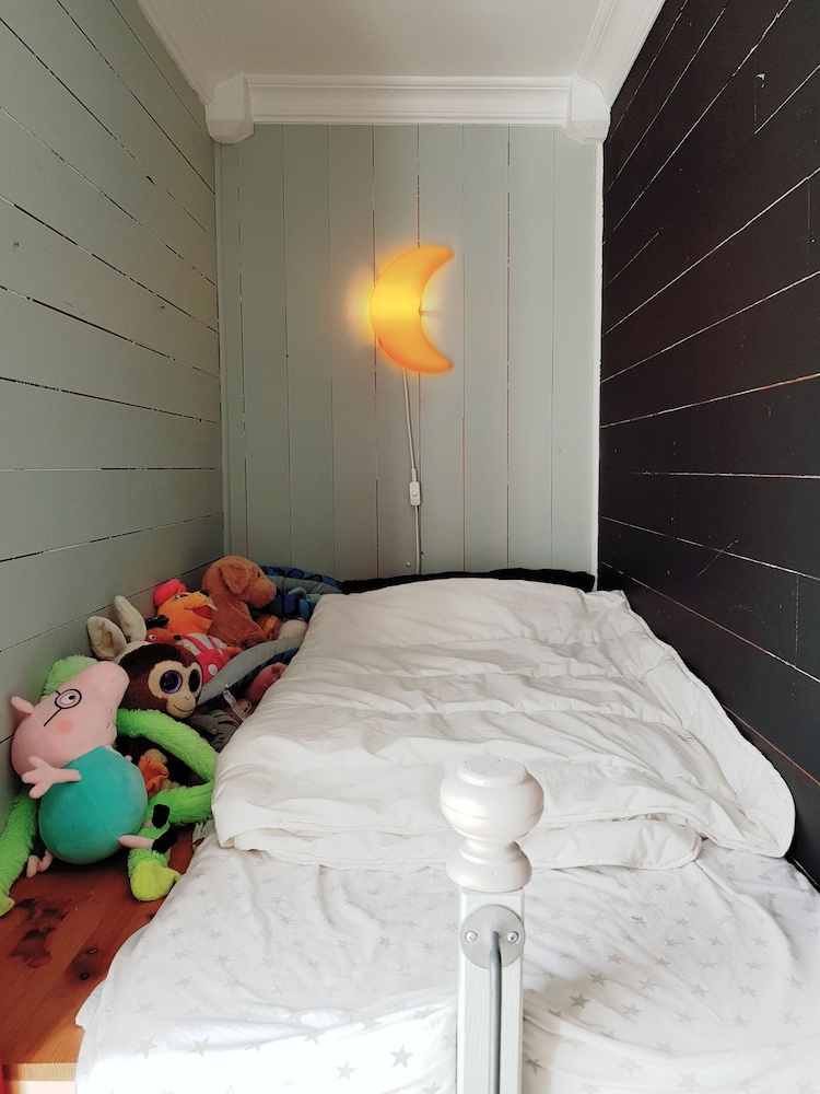 StayPlus Large Holiday Home for Families view 5
