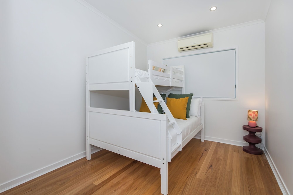 Luxe Waterfront Stay -Tallebudgera Creek