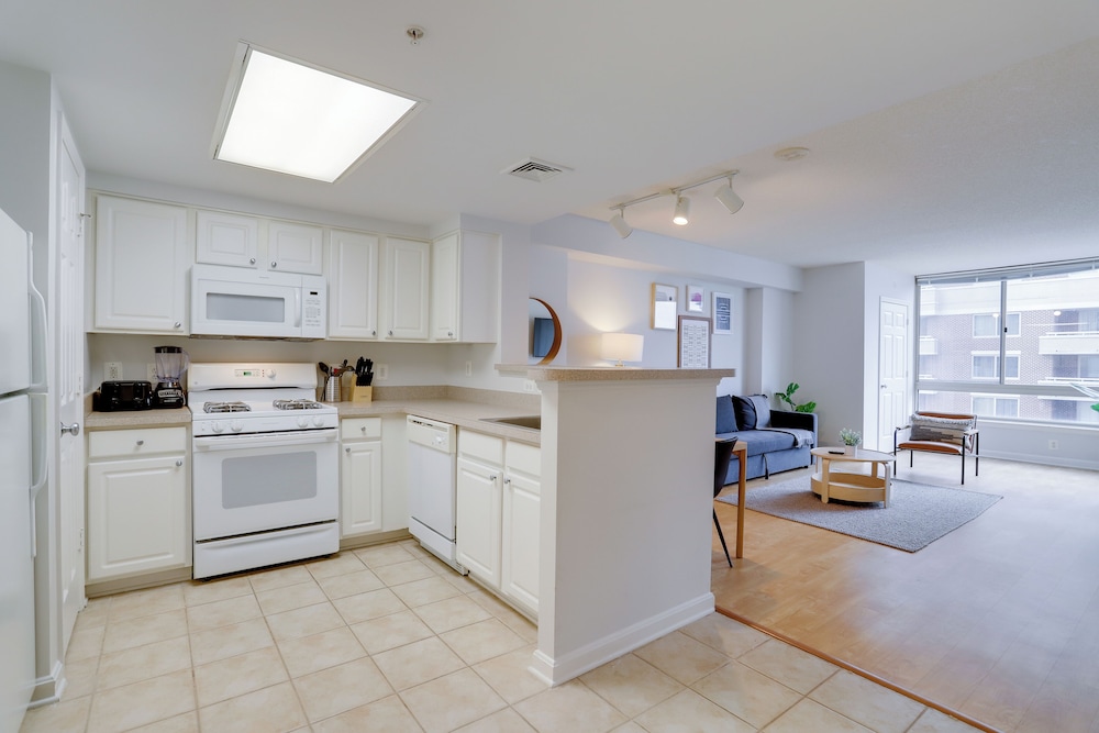 Fascinating Apt in Ballston With Gym