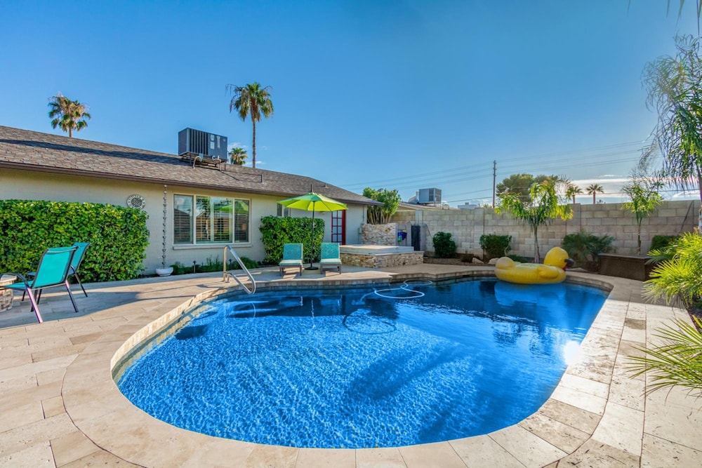 Palm Tree Paradise Heated spa Pool Firepit