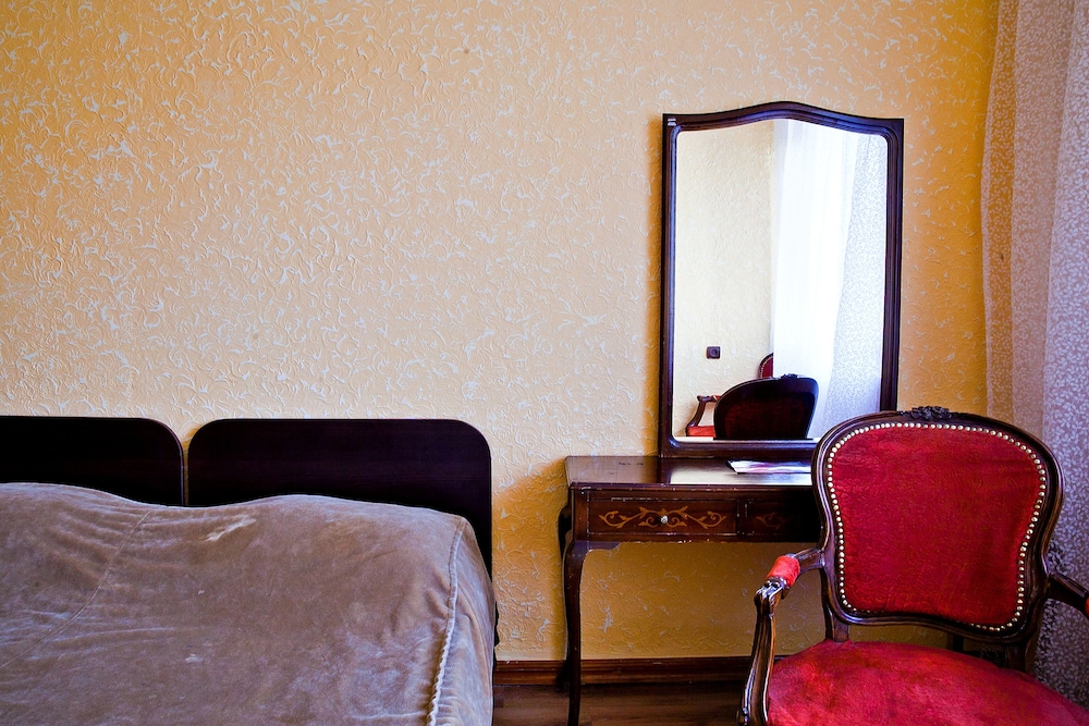 Lessor Apartments