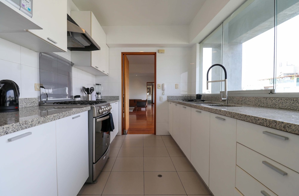 w Radiant 2BR w Modern Terrace in Miraflores