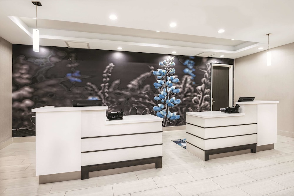 La Quinta Inn & Suites by Wyndham Odessa N. - Sienna Tower