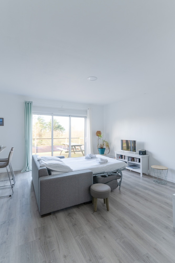 Apartment in Ploudalmezeau Near Treompan Beach