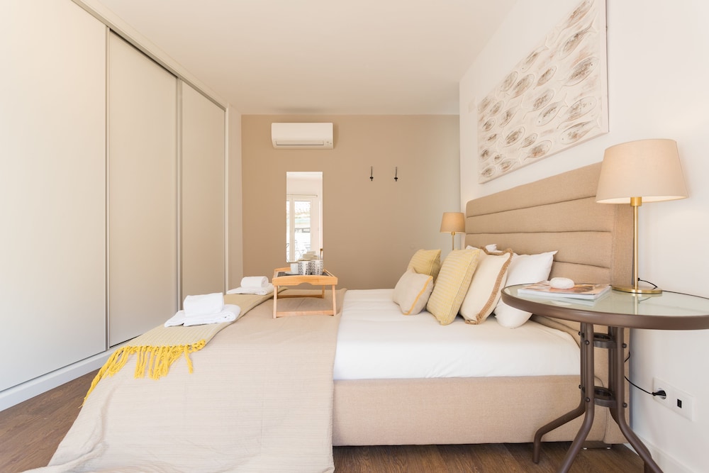 Alfama Lounge Three-Bedroom Apartment w/ River View and Parking - by LU Holidays