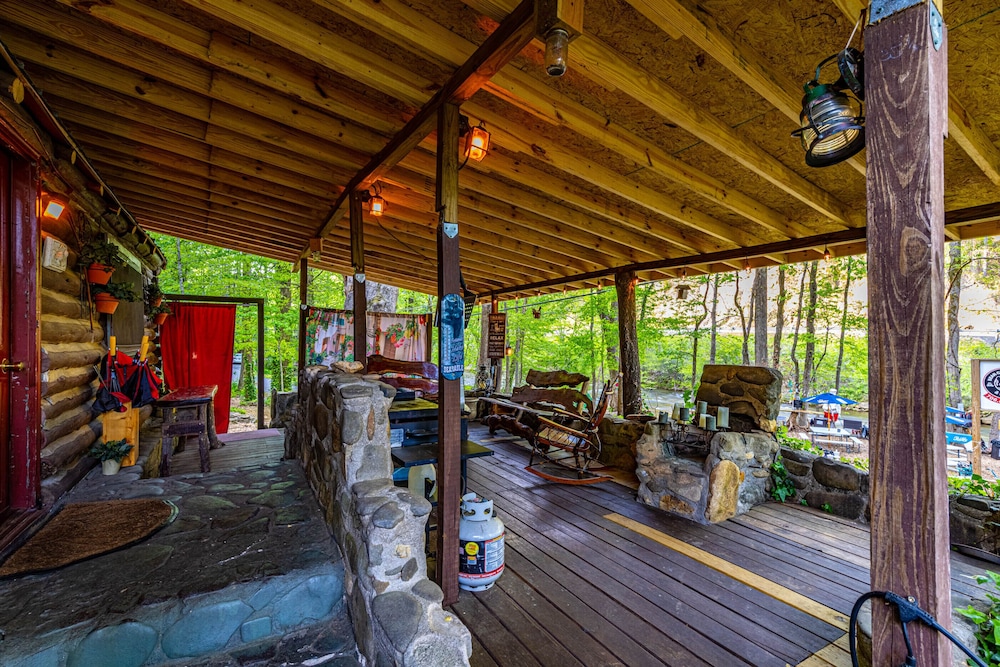 Bear Creek Lodge and Cabins in Helen Ga - Pet Friendly, River on Property, Walking Distance to downtown Helen