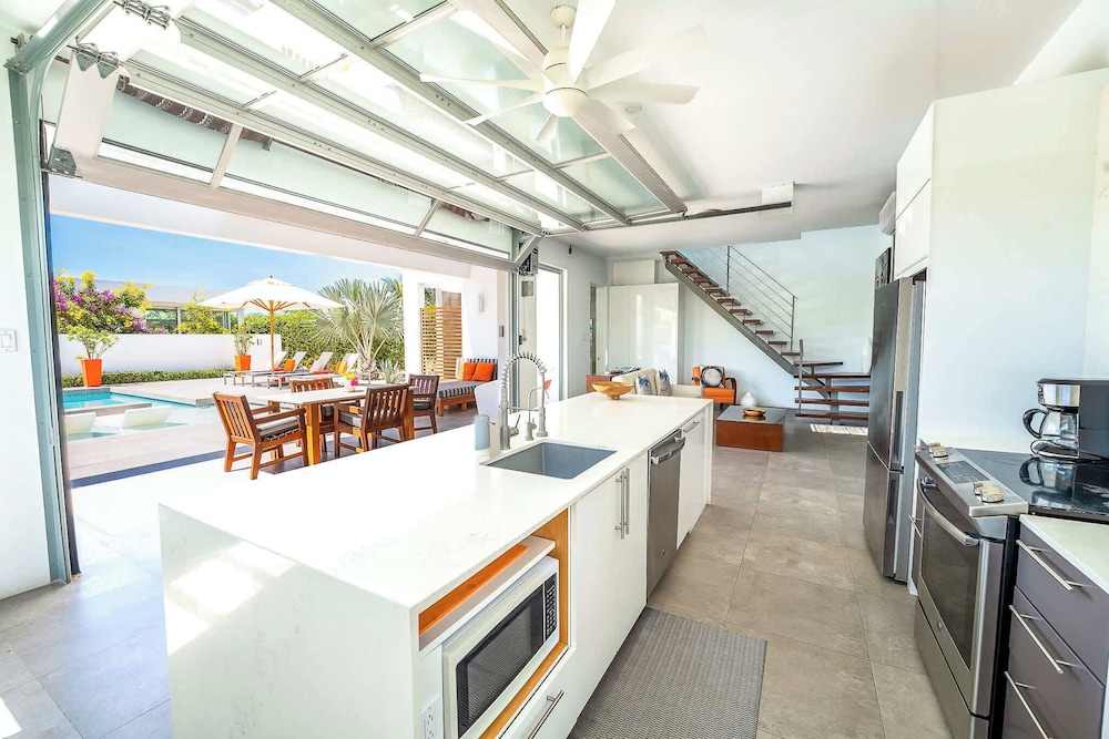 2bdr Oceanside Vacation Villa, Hotel Amenities v3