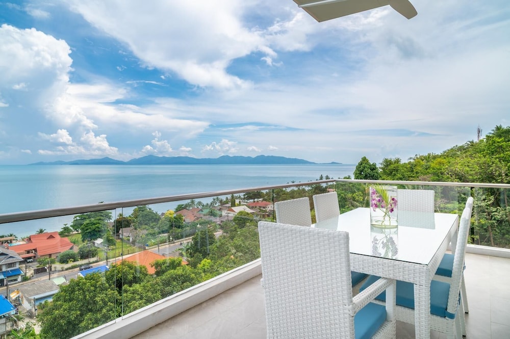 Top Floor 2 Bed Sea View Apartment KBR38