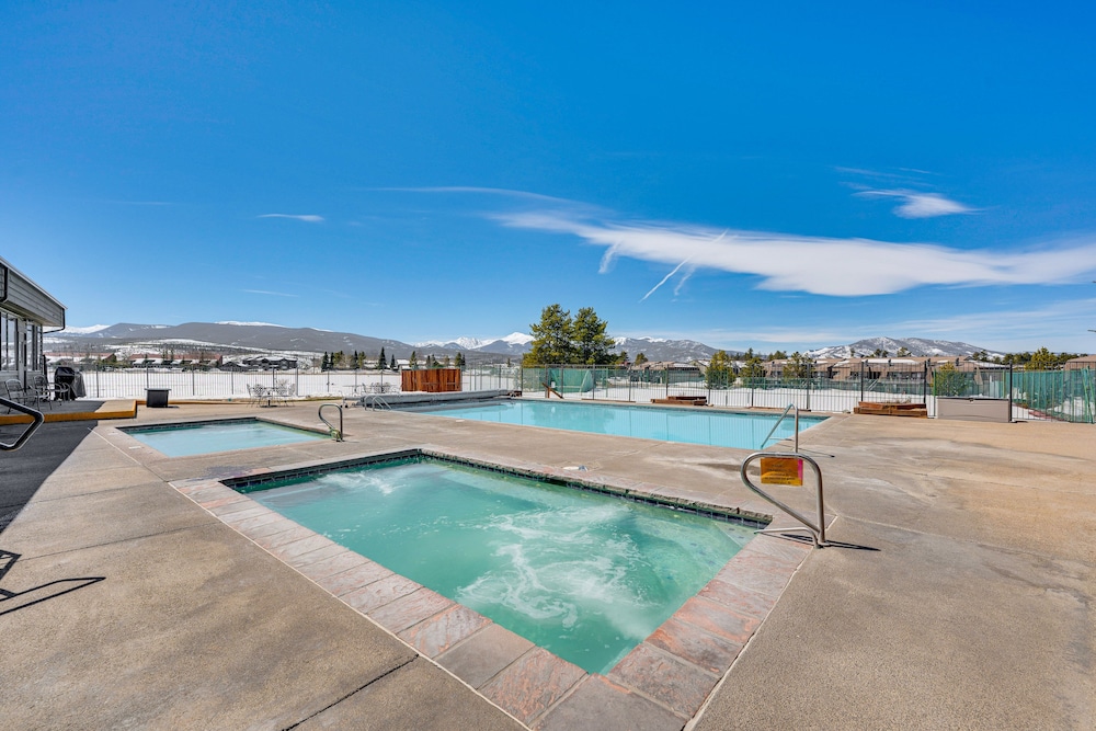 Fraser Condo w/ Ski Shuttle & Resort Amenities!