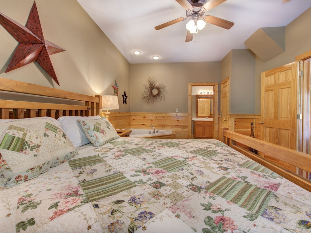 Moonlight Theater Lodge view 4