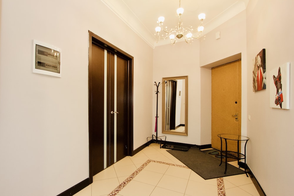 LUXKV Apartment on Zemlyanoy Val 52