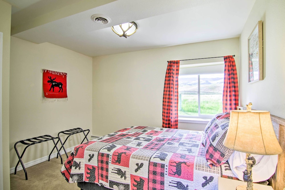 Montana's Emigrant Peaks Getaway: Apt w/ Mtn Views