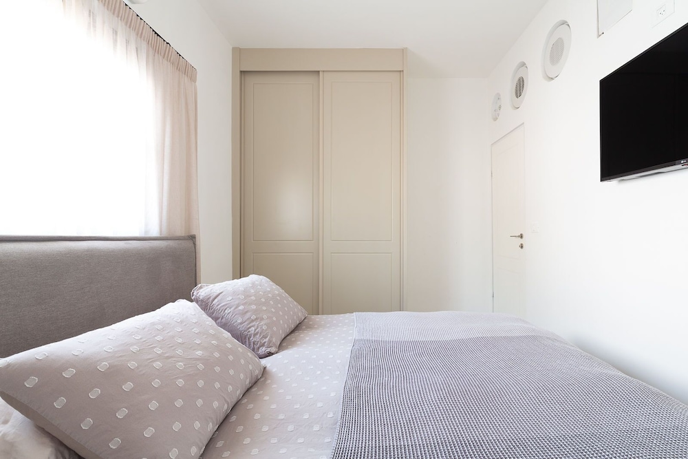 Ecletic by TLV2RENT view 3