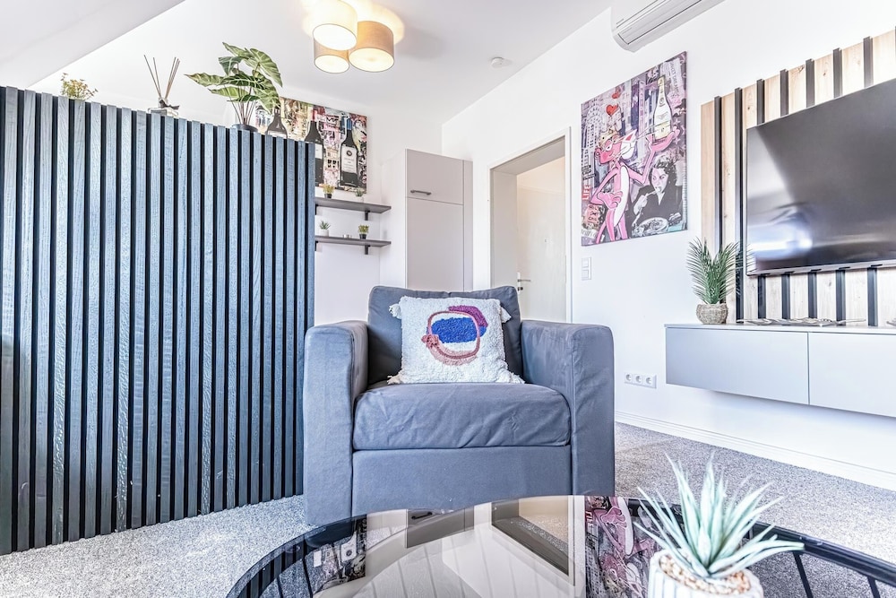 Luxury AC Balcony Apartment City Center