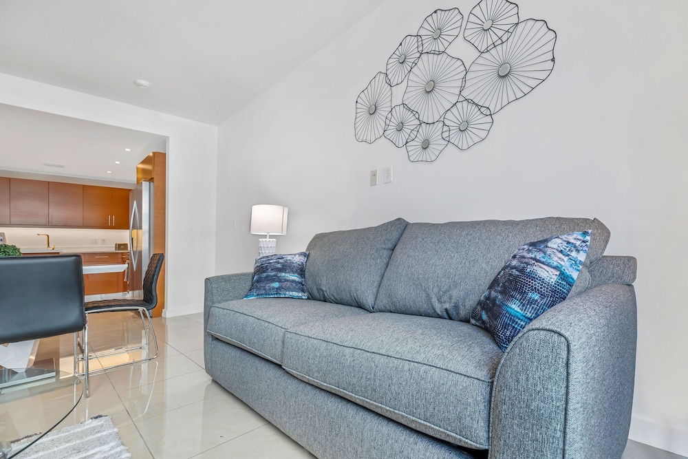 Modern 2-BD Condo in the Heart of Miami