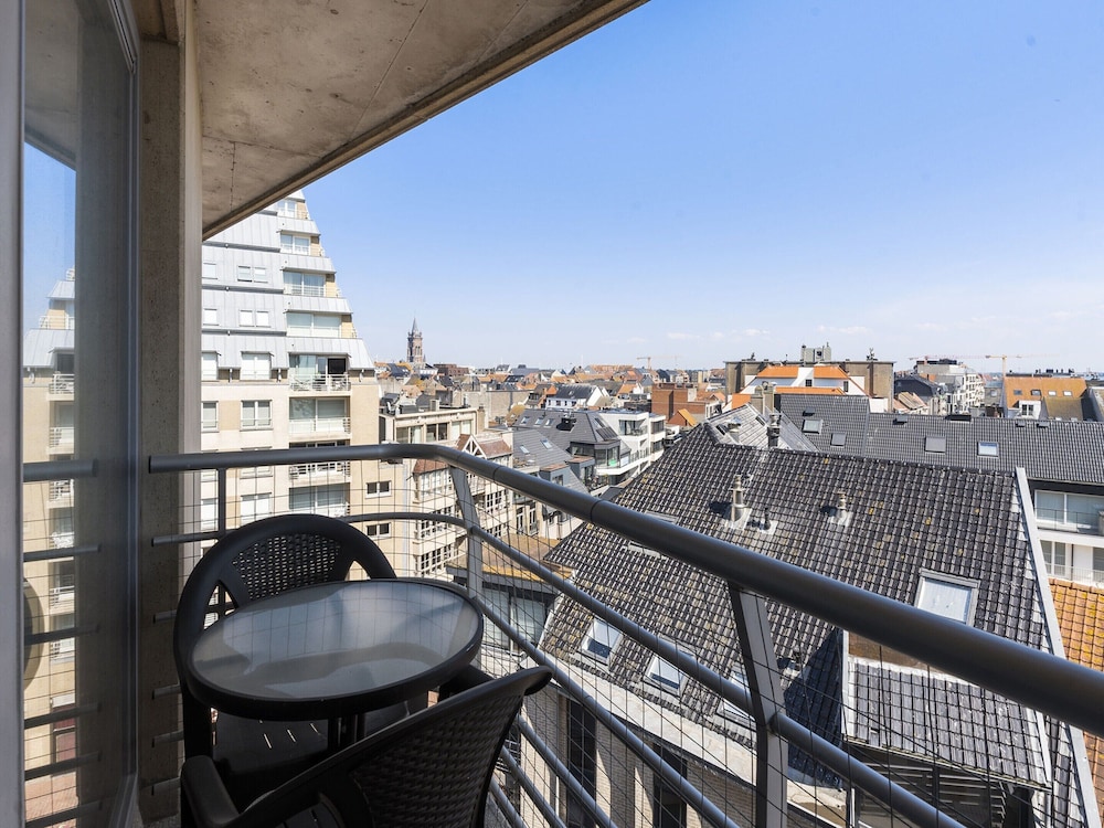 Spacious Studio Near Seafront