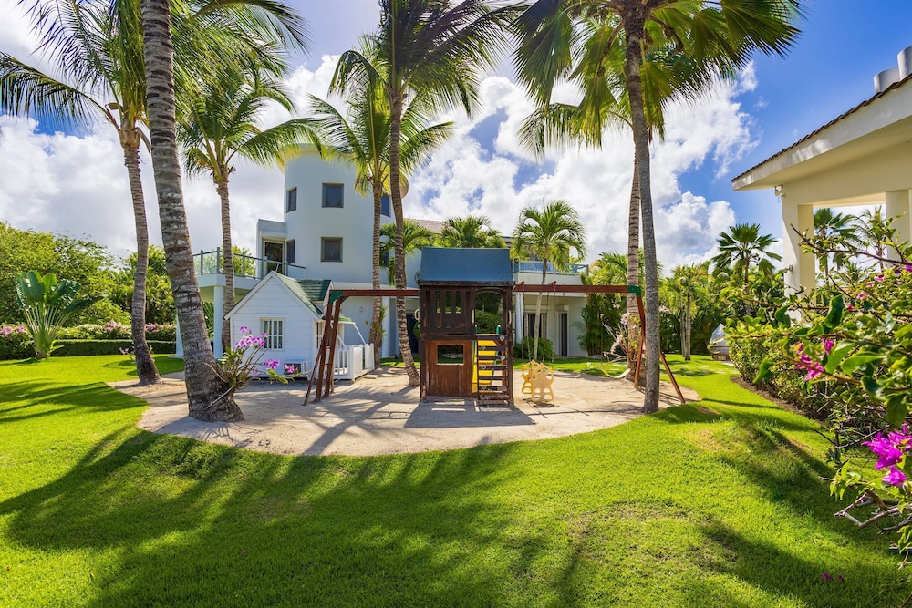 Villa Desiree 5BR Cocotal Luxury Villa Pool Maid