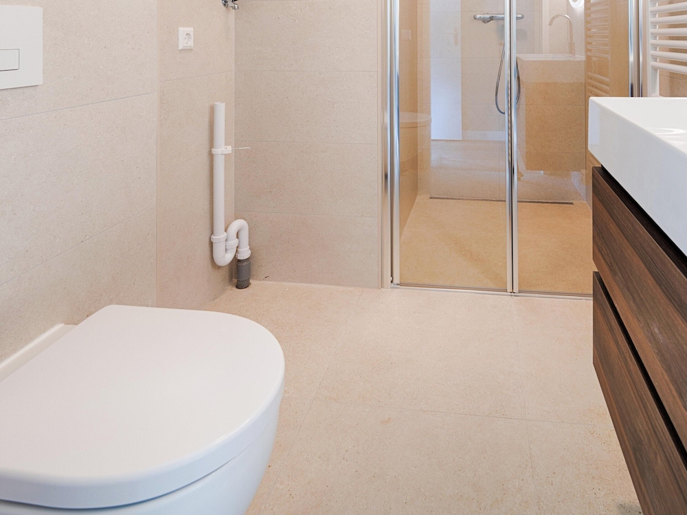 Modern Family Getaway in Oud Ade