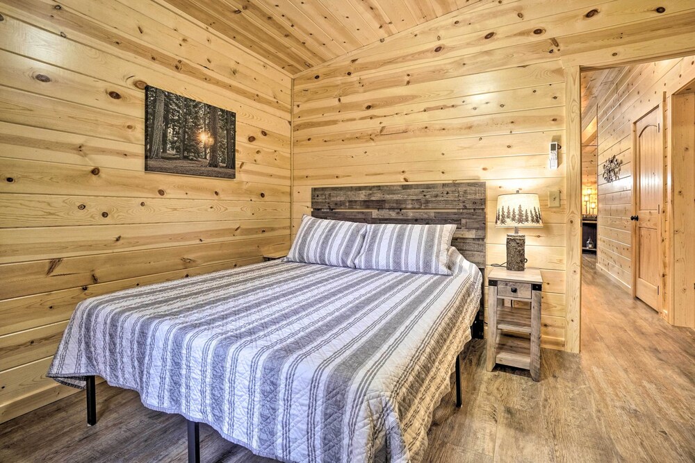 Quiet Pines Cabin Hocking Hills w/ Hot Tub & Pond view 2