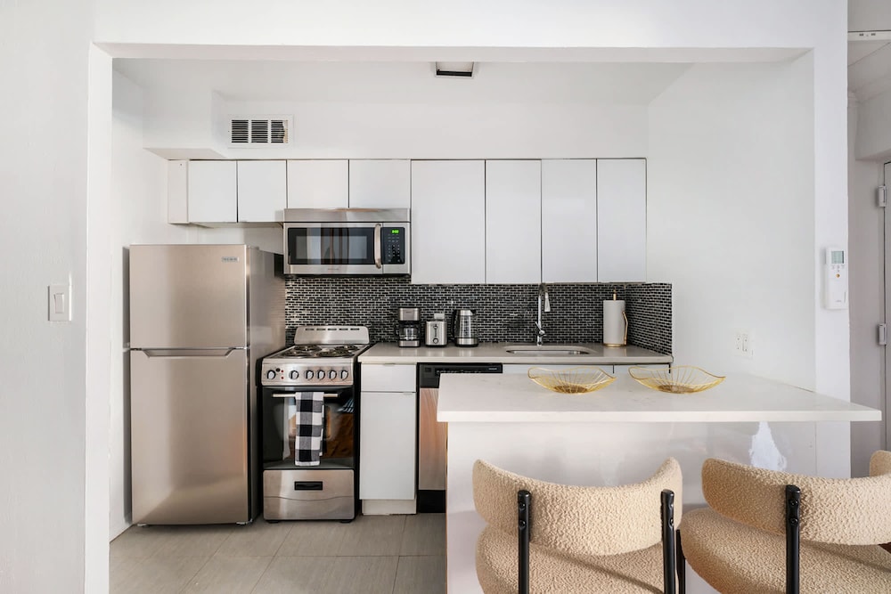 26-1c Gramercy Large 1BR WD